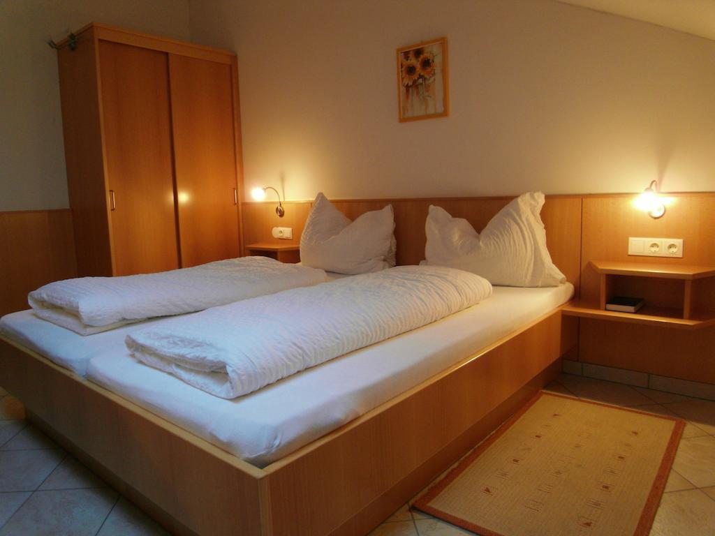 Weinhotel Kirchenwirt Голс Стая снимка