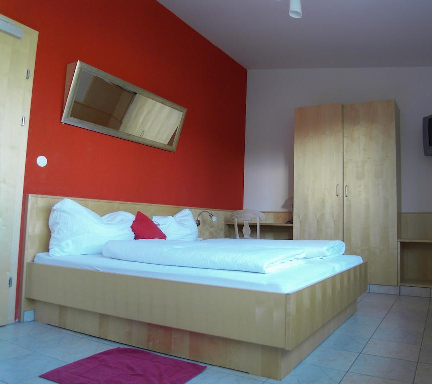 Weinhotel Kirchenwirt Голс Стая снимка