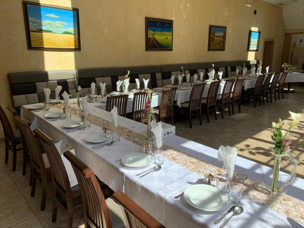 Weinhotel Kirchenwirt Голс Екстериор снимка